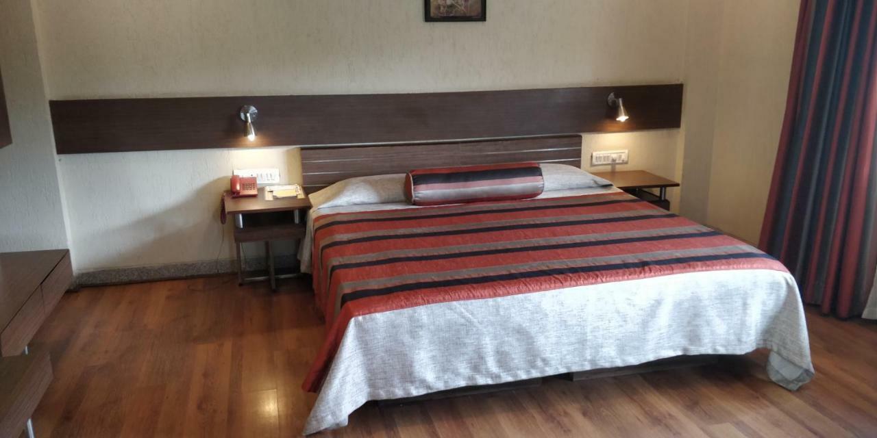 Nasiklub Hotel ภายนอก รูปภาพ